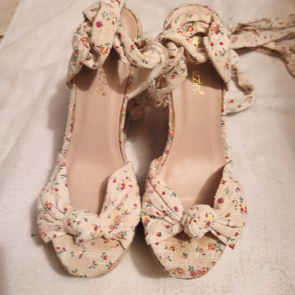 Sexy strappy wedges - Picture 2 of 4